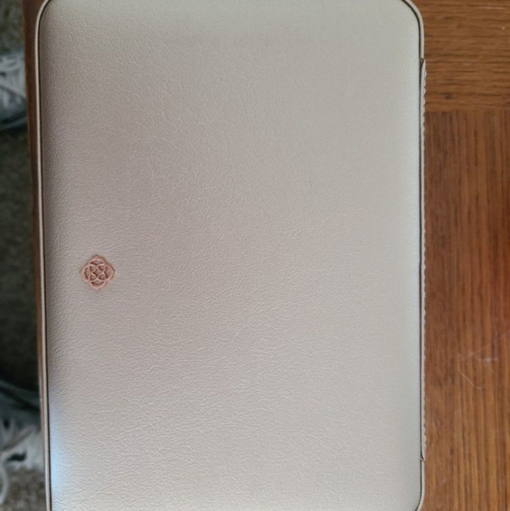 Jewelry box